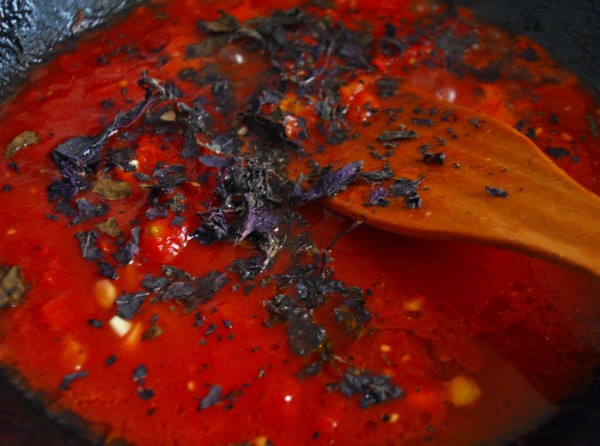 Томатный соус с базиликом для начинки из цукини